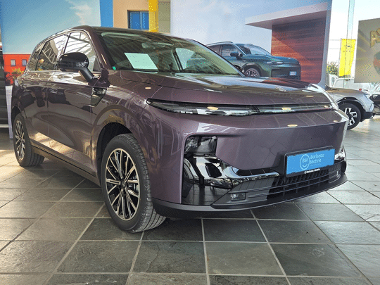 Leapmotor B10 DESIGN PROMAX * PANO DAK * LEDER * ELEKTRISCHE KOFFER * NAVI * 360 CAMERA