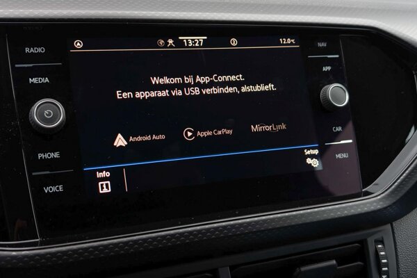 Apple Carplay/Android Auto Apple Carplay/Android Auto