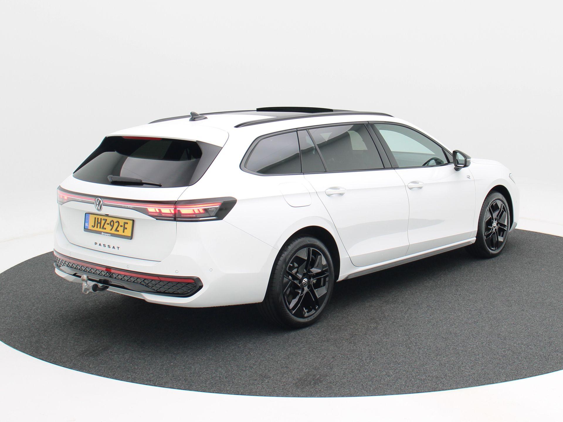 Volkswagen Passat Variant 1.5 eHybrid 272 Pk Automaat R-Line Edition - Afbeelding 2