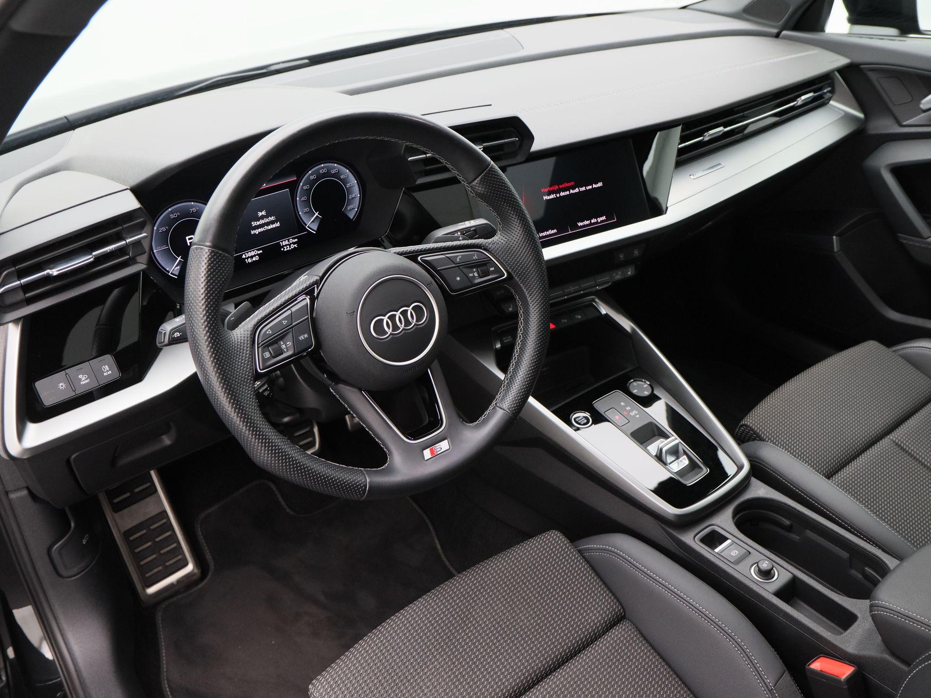 Audi A3 Sportback 45 TFSie 245 Pk S-Line Competition - Afbeelding 4