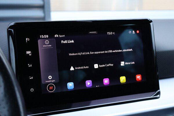 Apple Carplay/Android Auto Apple Carplay/Android Auto