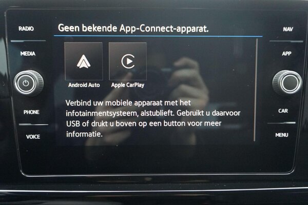 Apple Carplay/Android Auto Apple Carplay/Android Auto