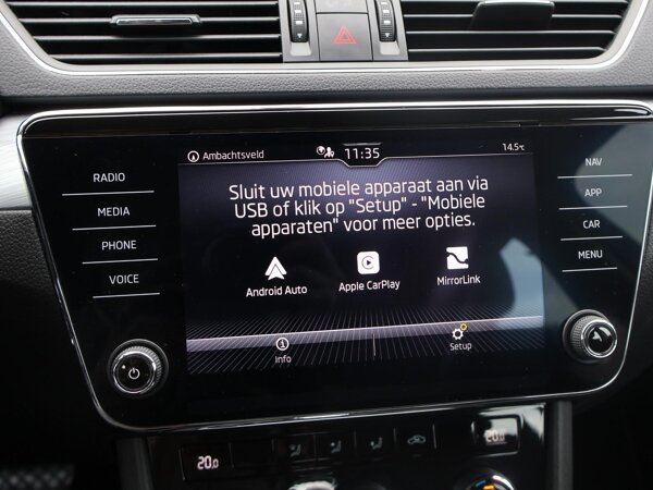Apple Carplay/Android Auto Apple Carplay/Android Auto