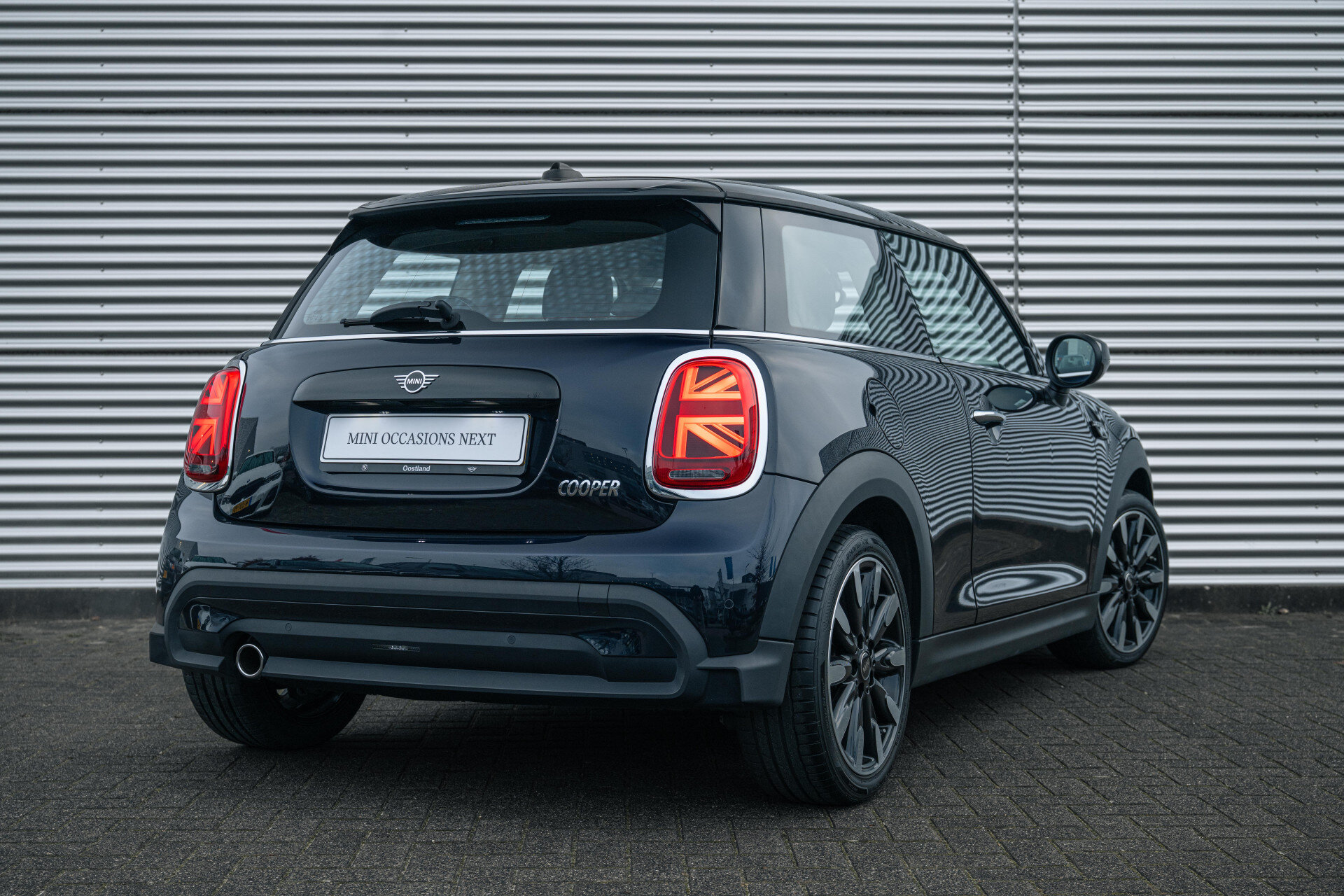 MINI Hatchback Cooper Classic Automaat - Afbeelding 2