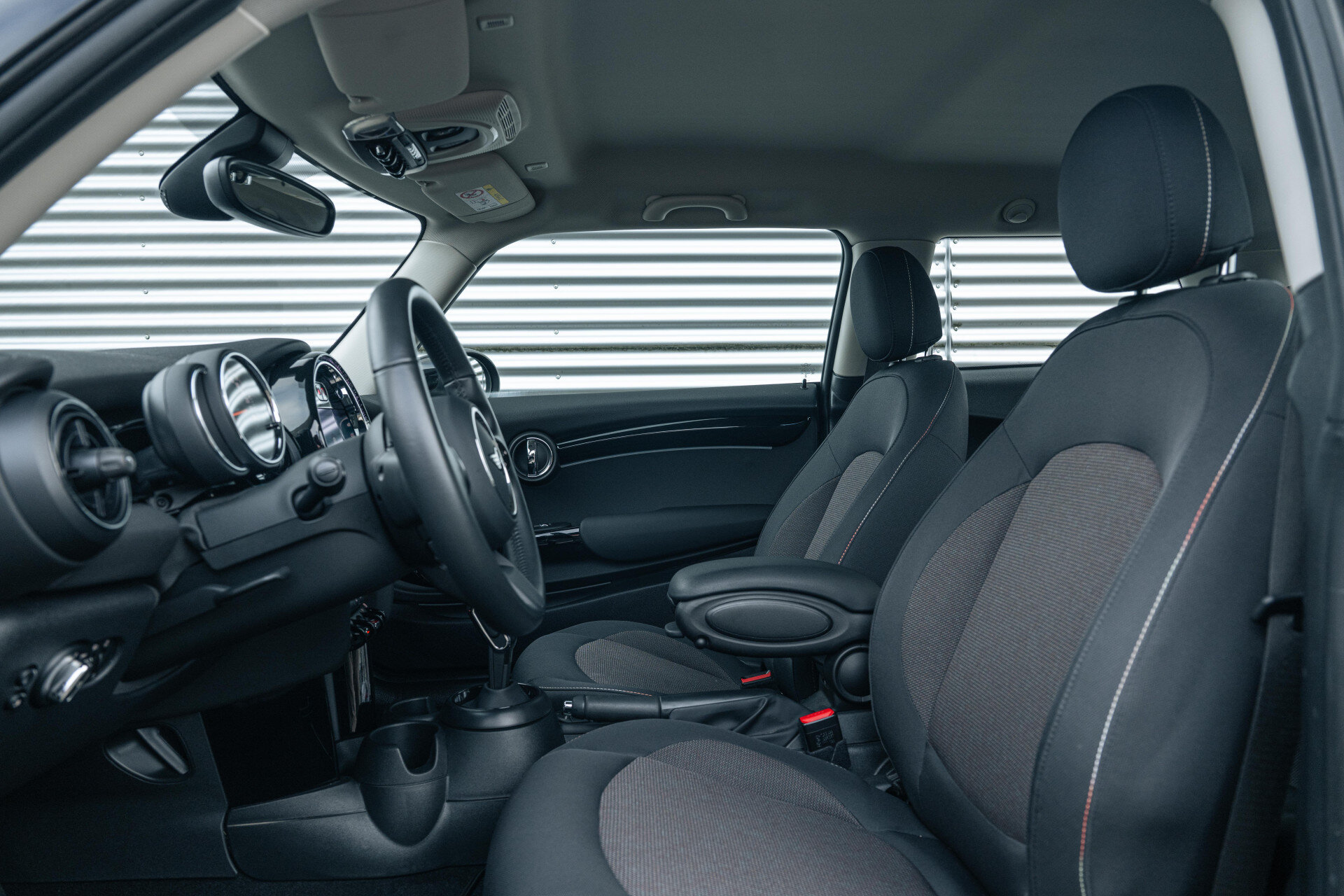 MINI Hatchback Cooper Classic Automaat - Afbeelding 4