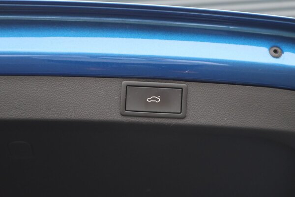 elektrisch bedienbare achterklep met sensorsturing elektrisch bedienbare achterklep met sensorsturing