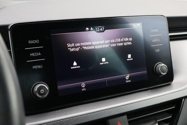 Apple Carplay/Android Auto Apple Carplay/Android Auto