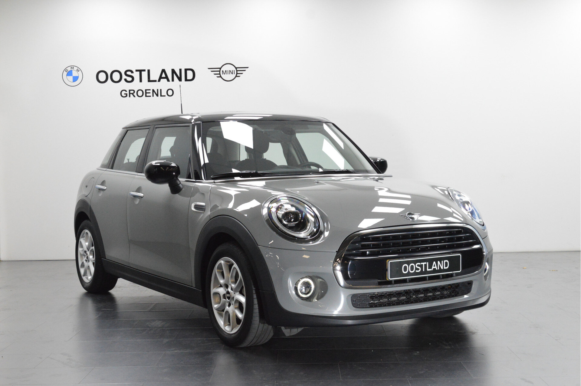 MINI Hatchback Cooper Automaat - Afbeelding 2