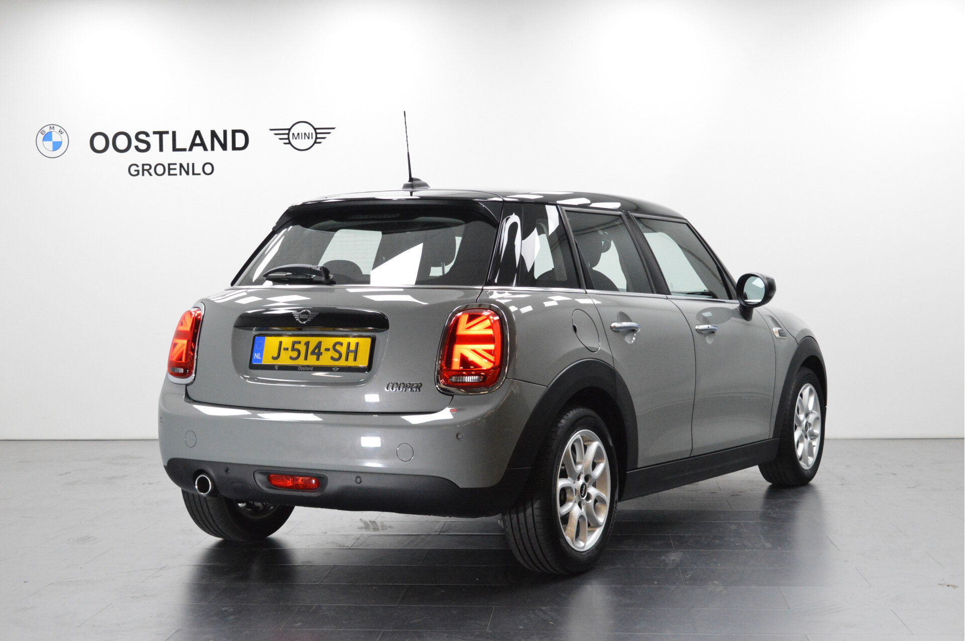 MINI Hatchback Cooper Automaat - Afbeelding 3