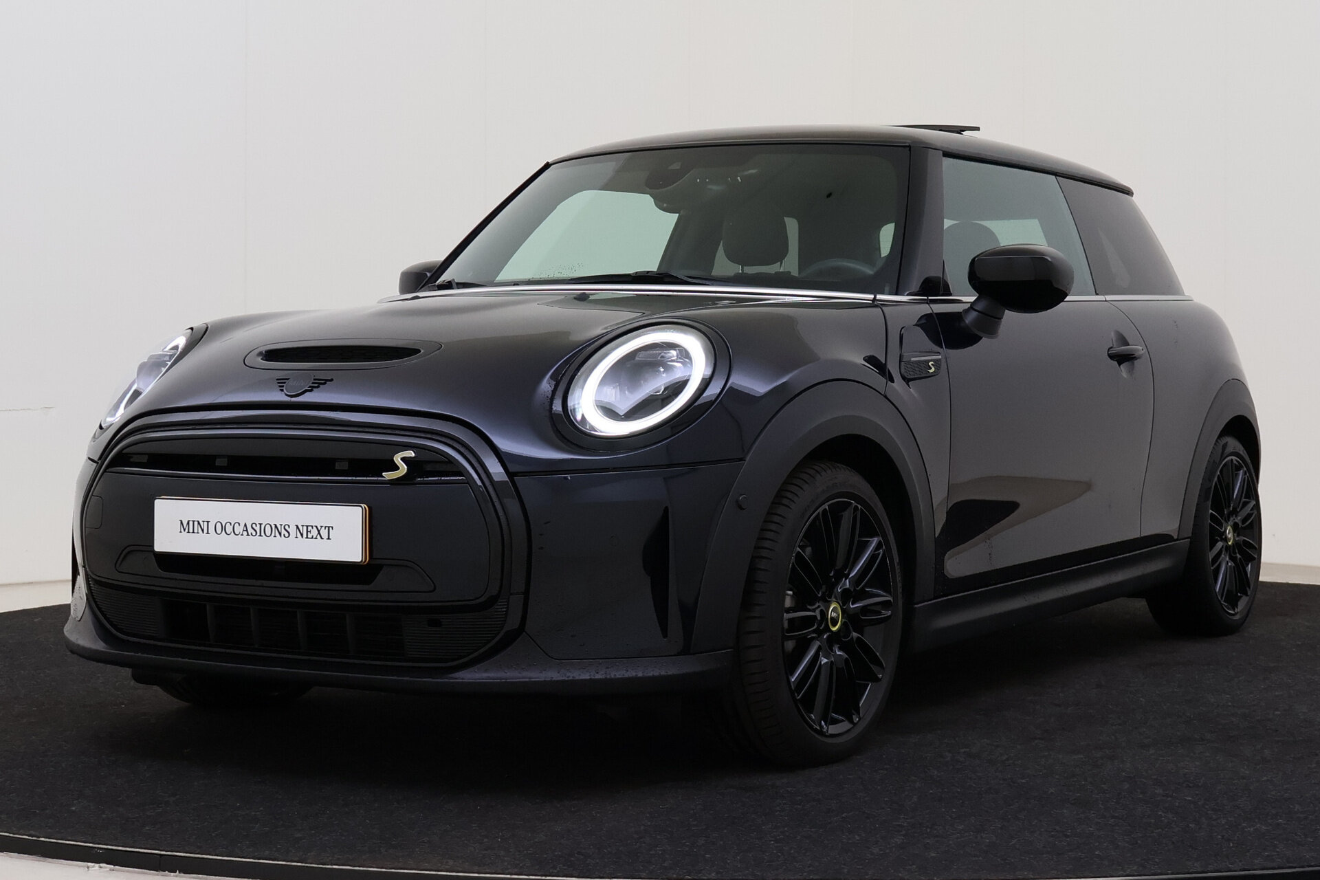 MINI Electric Classic / Panoramadak / Sportstoelen / Achteruitrijcamera / Stuurverwarming / Comfort Access