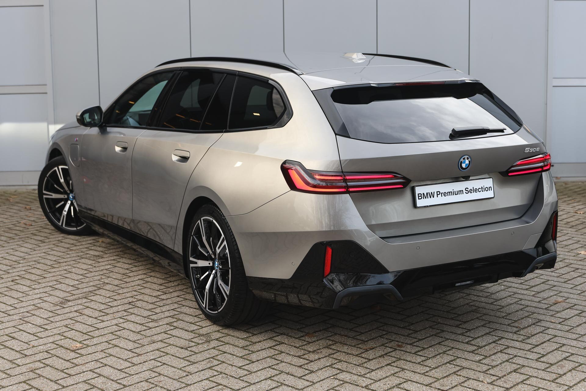 BMW 5 Serie Touring 530e M Sport Automaat - Afbeelding 2