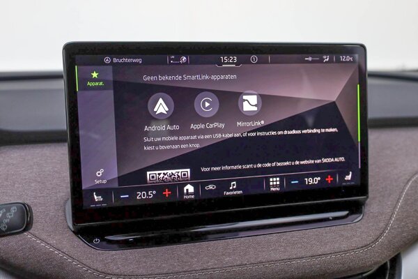 Apple Carplay/Android Auto Apple Carplay/Android Auto