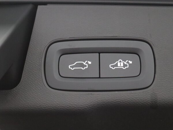 elektrisch bedienbare achterklep met sensorsturing