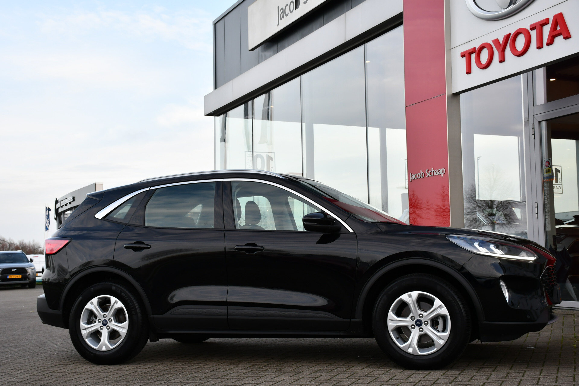 Ford Kuga 1.5 EcoBoost Dragon Titanium 150pk - Afbeelding 3