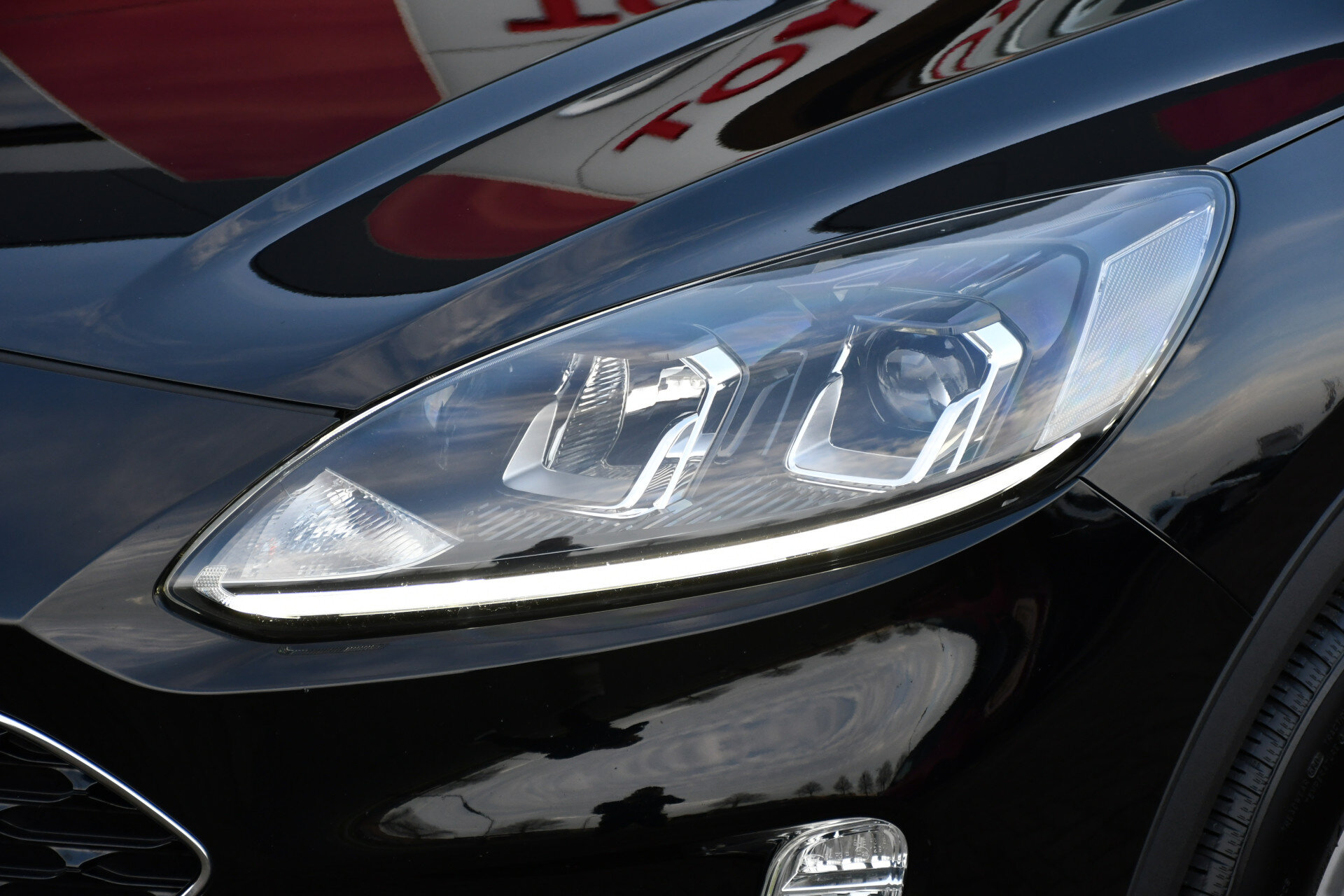 Ford Kuga 1.5 EcoBoost Dragon Titanium 150pk - Afbeelding 4