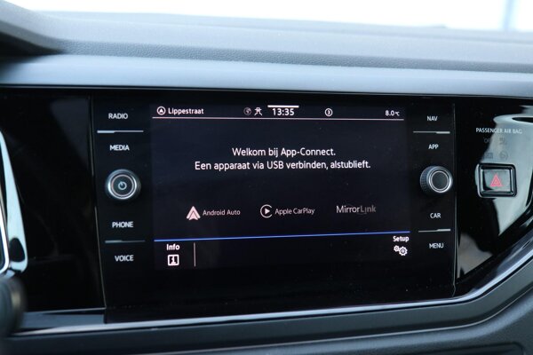Apple Carplay/Android Auto Apple Carplay/Android Auto