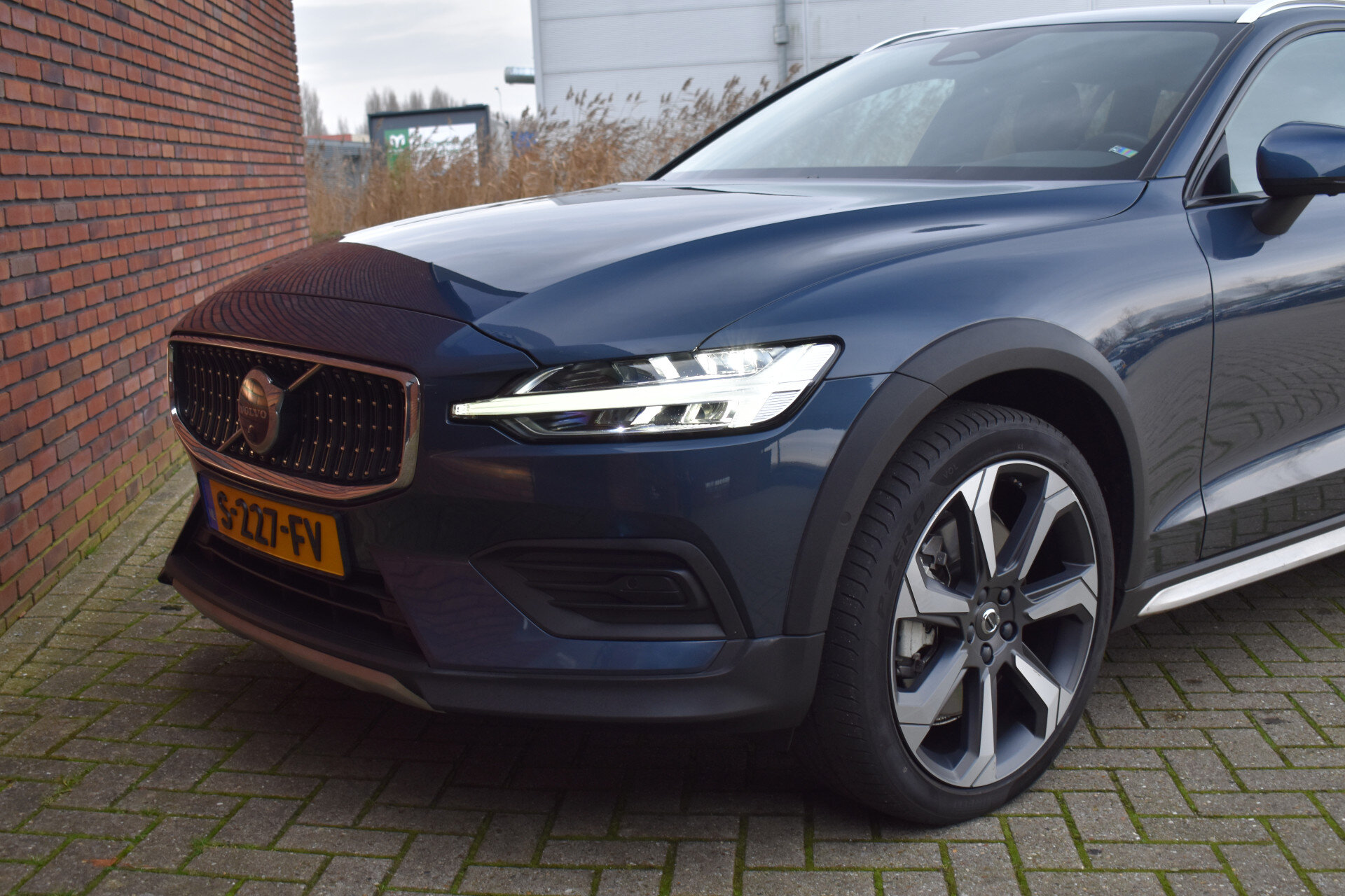Volvo V60 Cross Country B5 265PK AWD Plus - Afbeelding 3