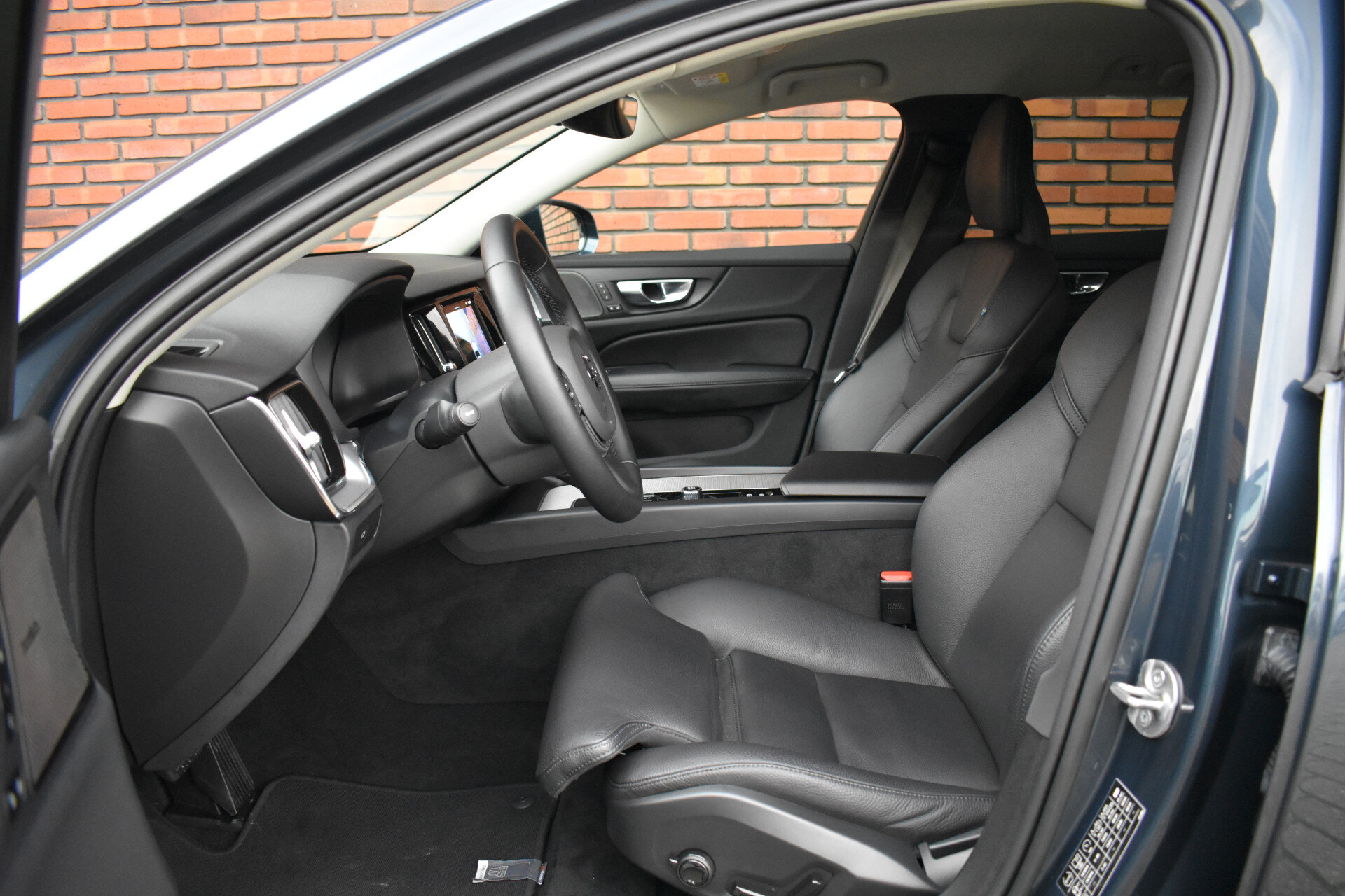 Volvo V60 Cross Country B5 265PK AWD Plus - Afbeelding 4