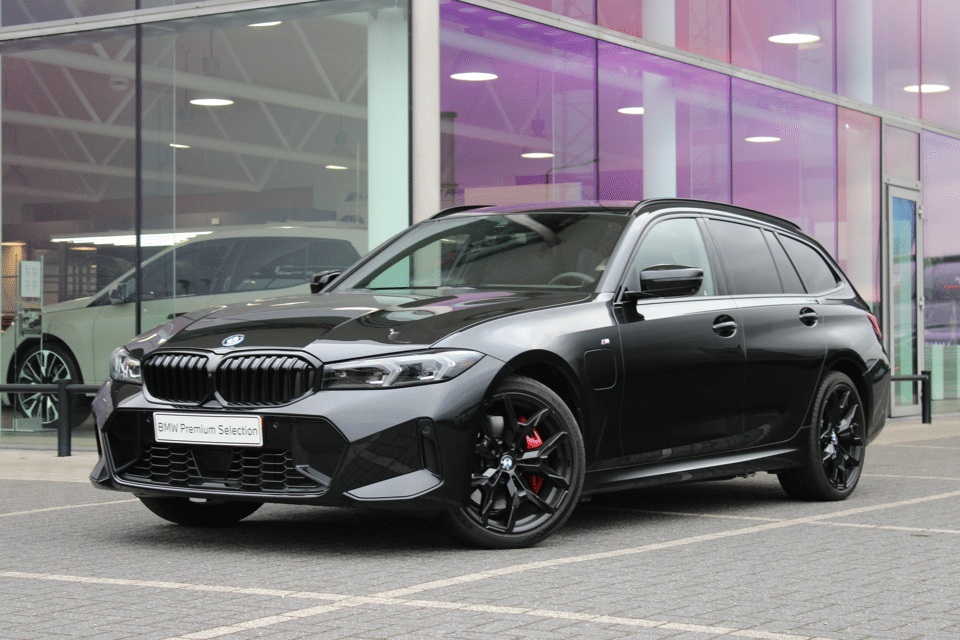 BMW 3 Serie Touring 330e High Executive M Sport Automaat - Afbeelding 1