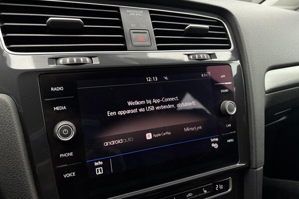 Apple Carplay/Android Auto Apple Carplay/Android Auto