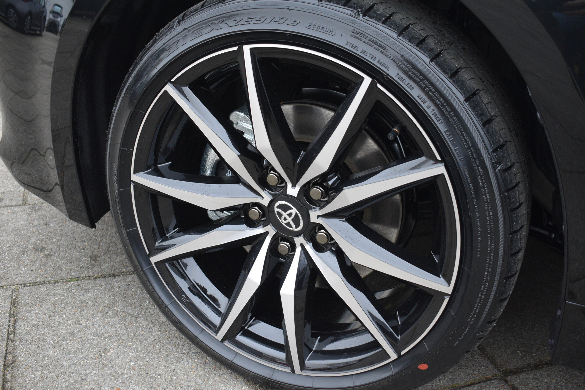 Toyota Corolla Hybrid 180 GR Sport Automaat 178pk - Afbeelding 2