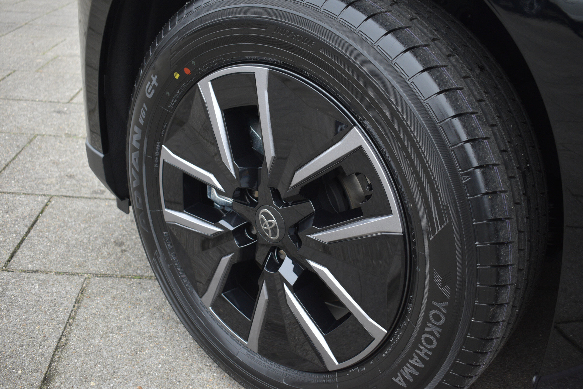 Toyota bZ4X Executive 73 kWh Automaat 224pk - Afbeelding 2