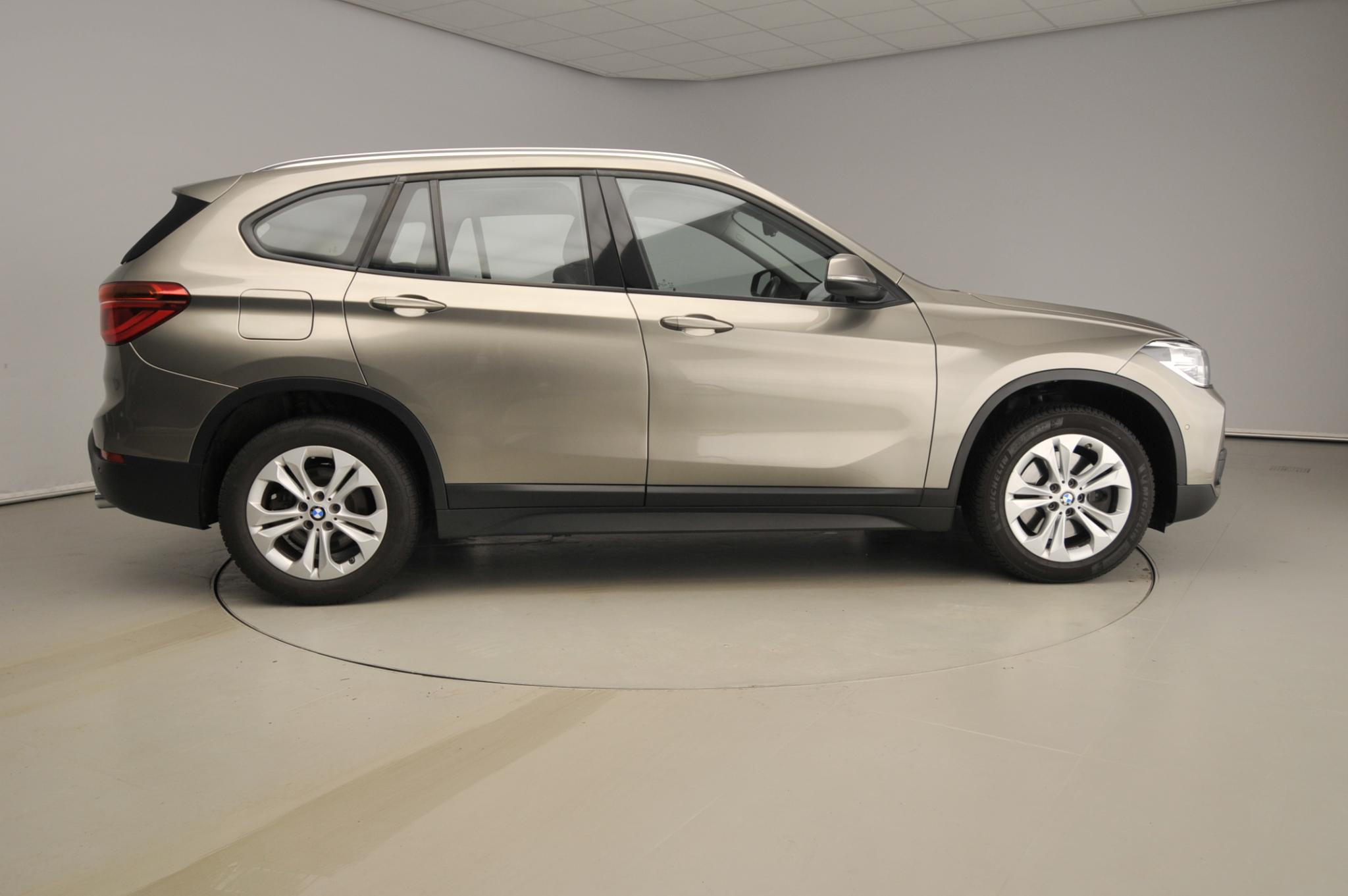 BMW X1 sDrive20i High Executive - Bild 4