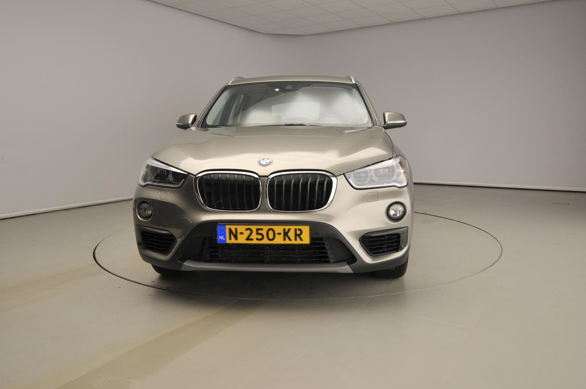 BMW X1 sDrive20i High Executive - Bild 5