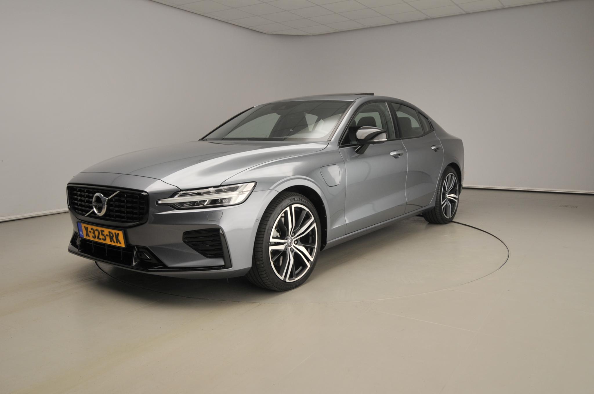 Volvo S60 2.0 Recharge T8 AWD R-Design - Bild 1