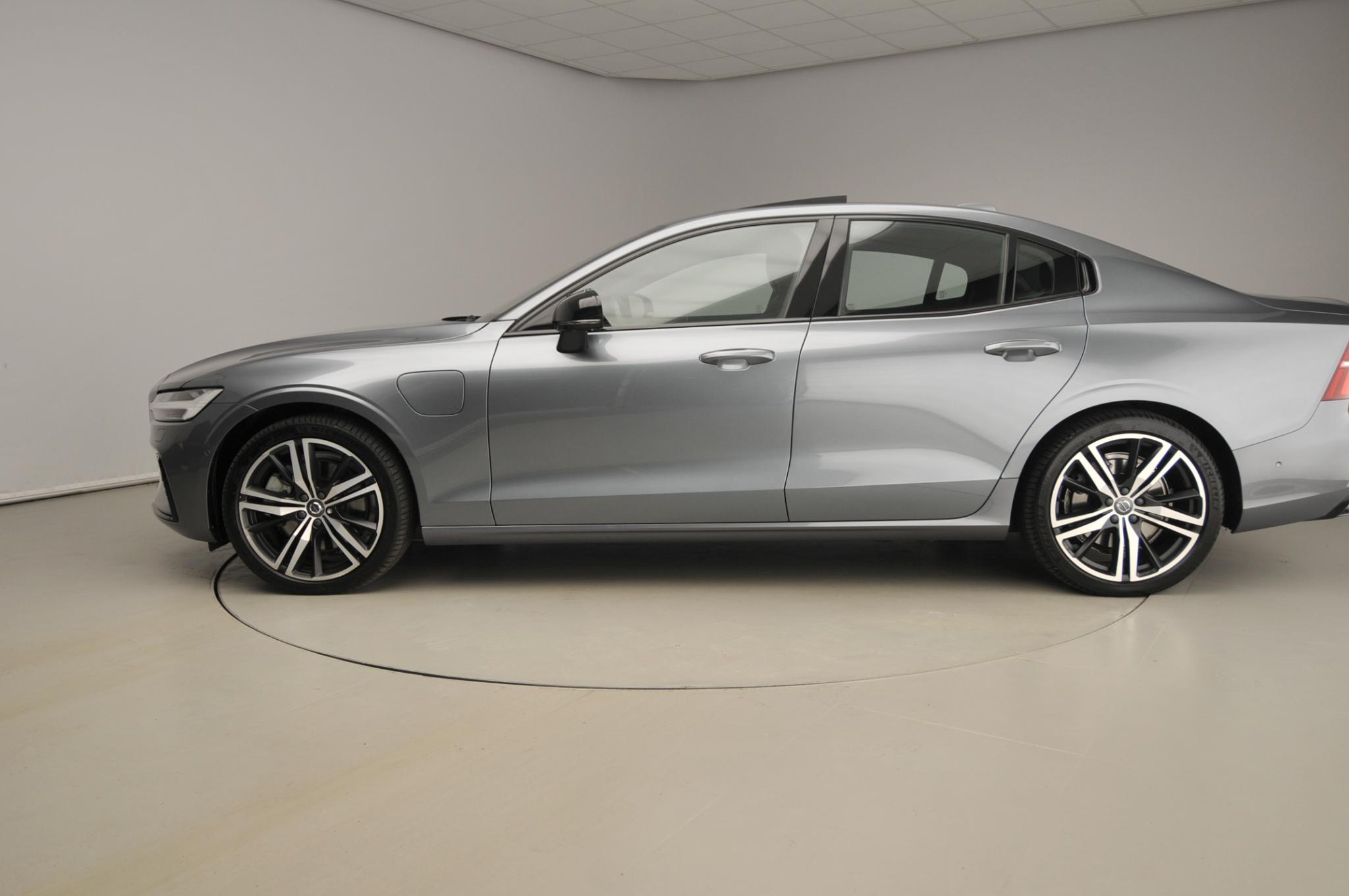 Volvo S60 2.0 Recharge T8 AWD R-Design - Bild 2
