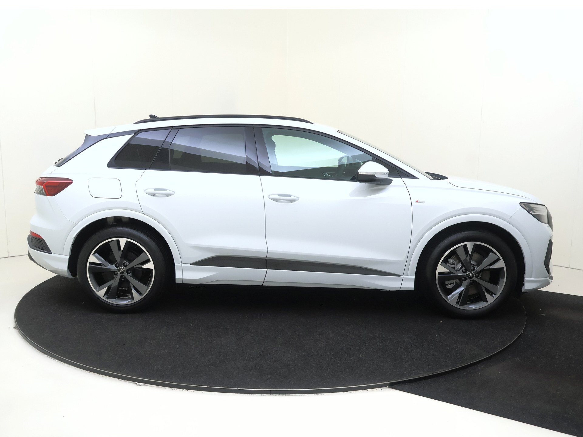 Audi Q4 e-tron 45 quattro S edition Competition - Afbeelding 3
