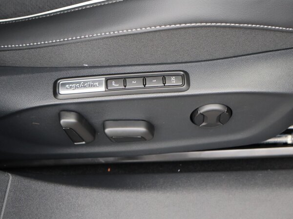 voorstoelen met massagefunctie en geventileerd