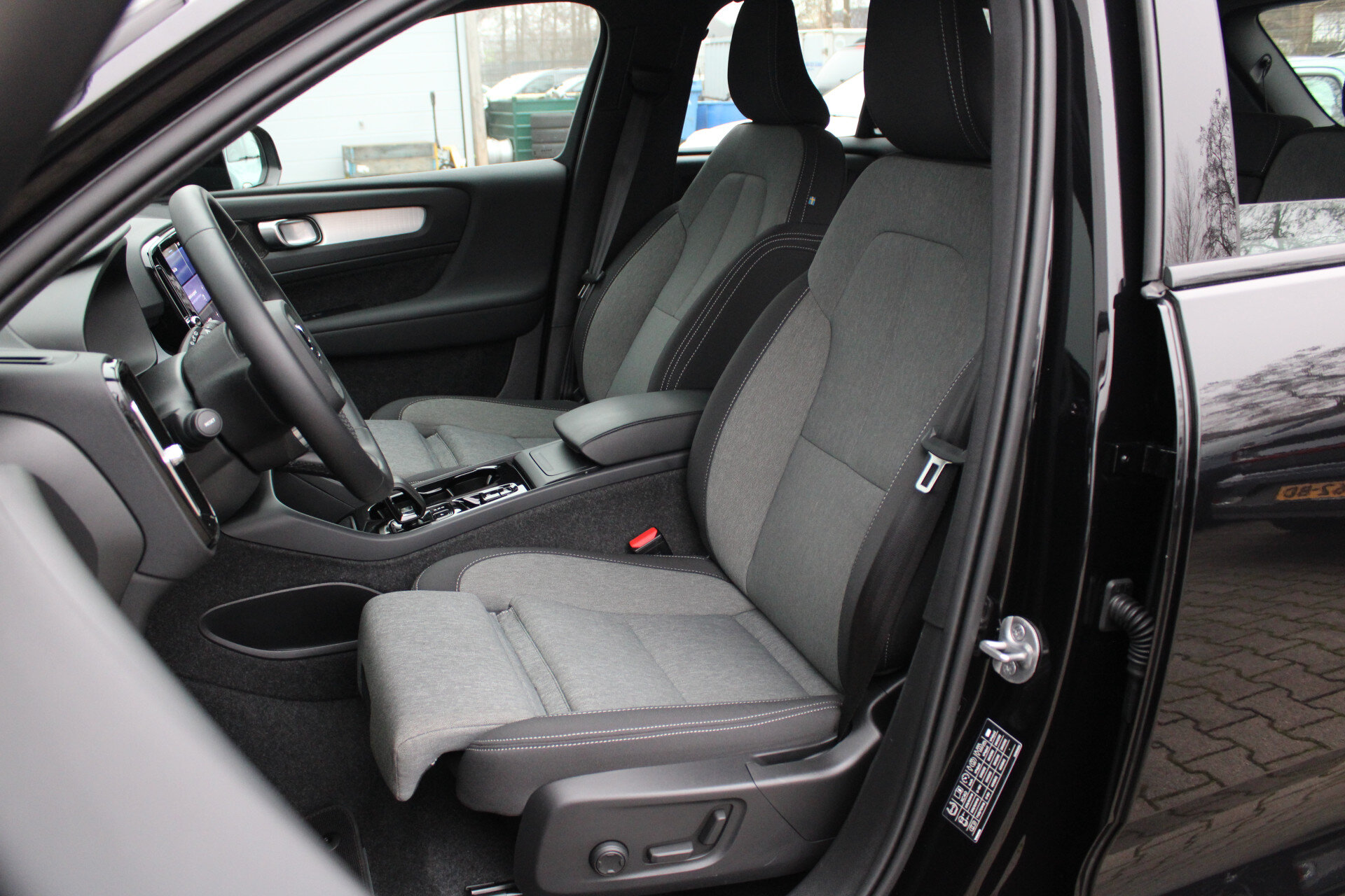 Volvo XC40 B4 Plus Dark - Afbeelding 4