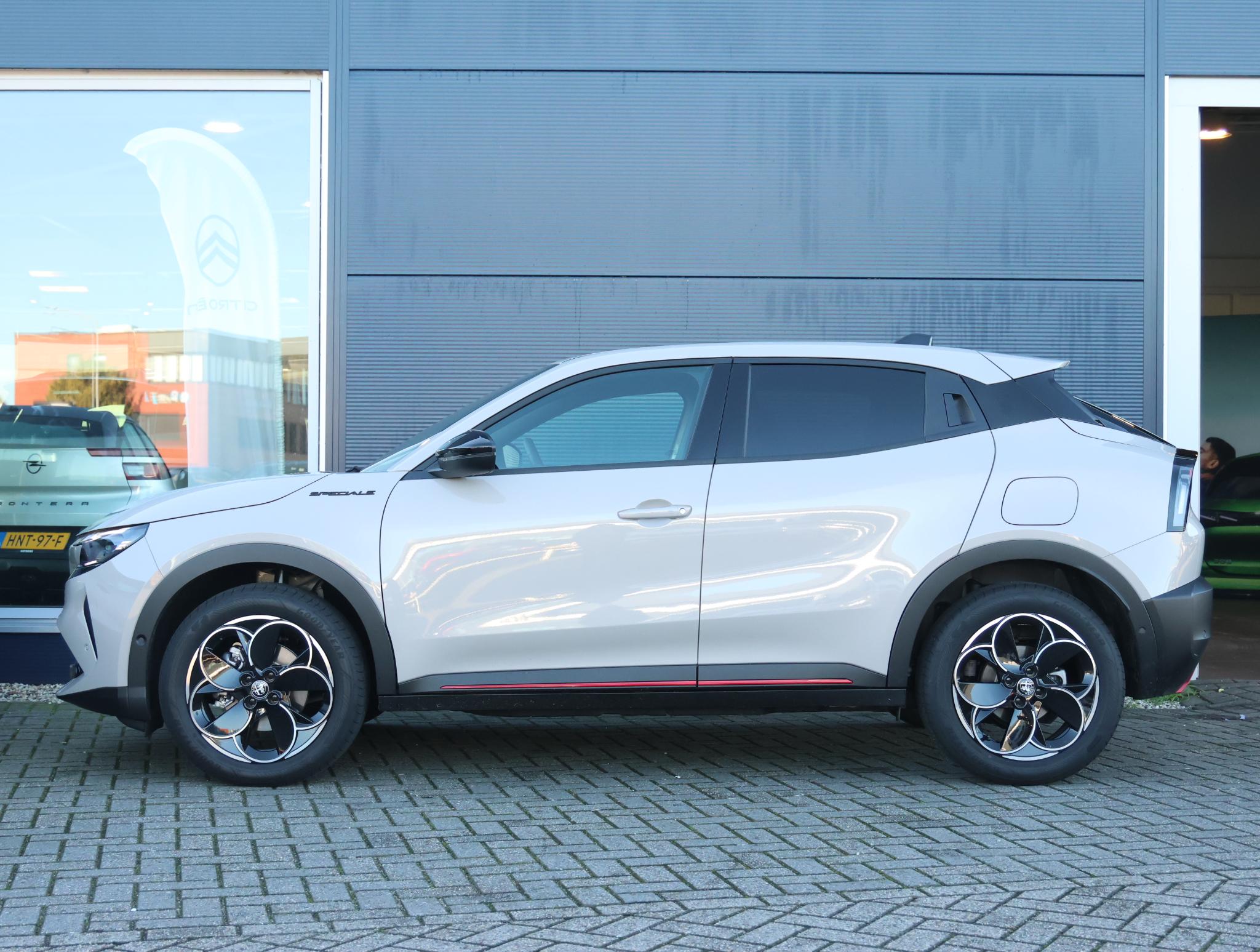 Alfa Romeo Junior Elettrica Speciale 54 kWh - Afbeelding 2