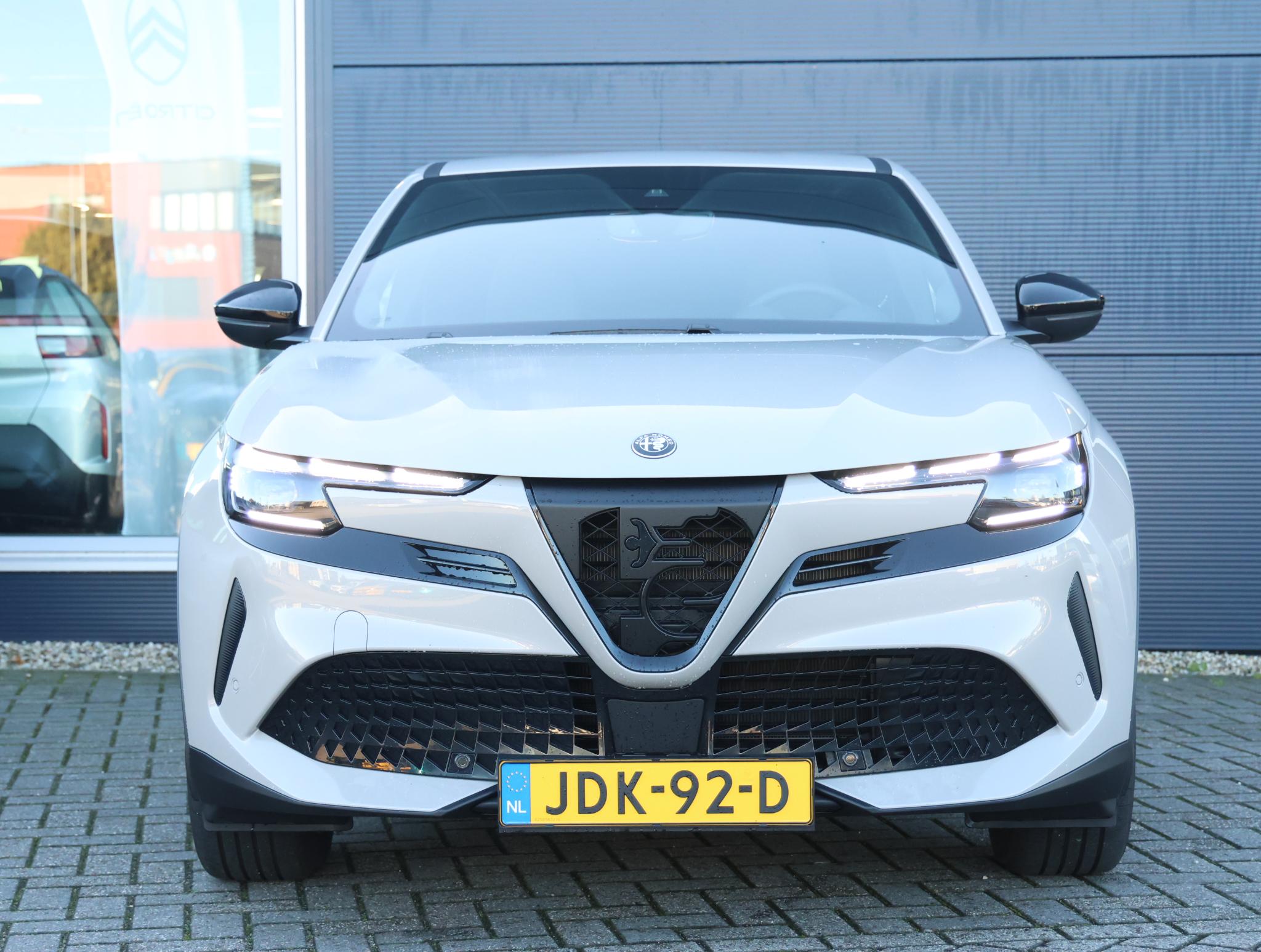 Alfa Romeo Junior Elettrica Speciale 54 kWh - Afbeelding 3