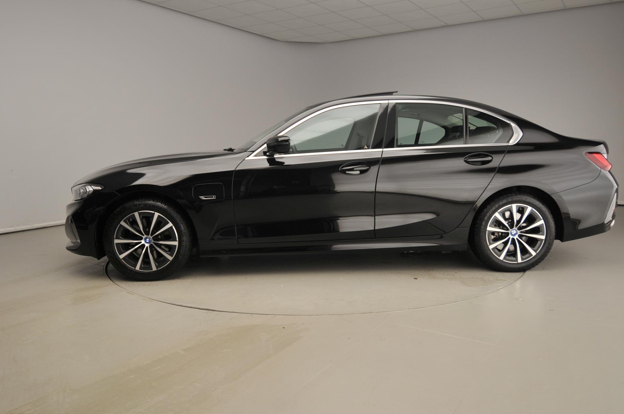 BMW 3 Serie Sedan 330e - Afbeelding 2