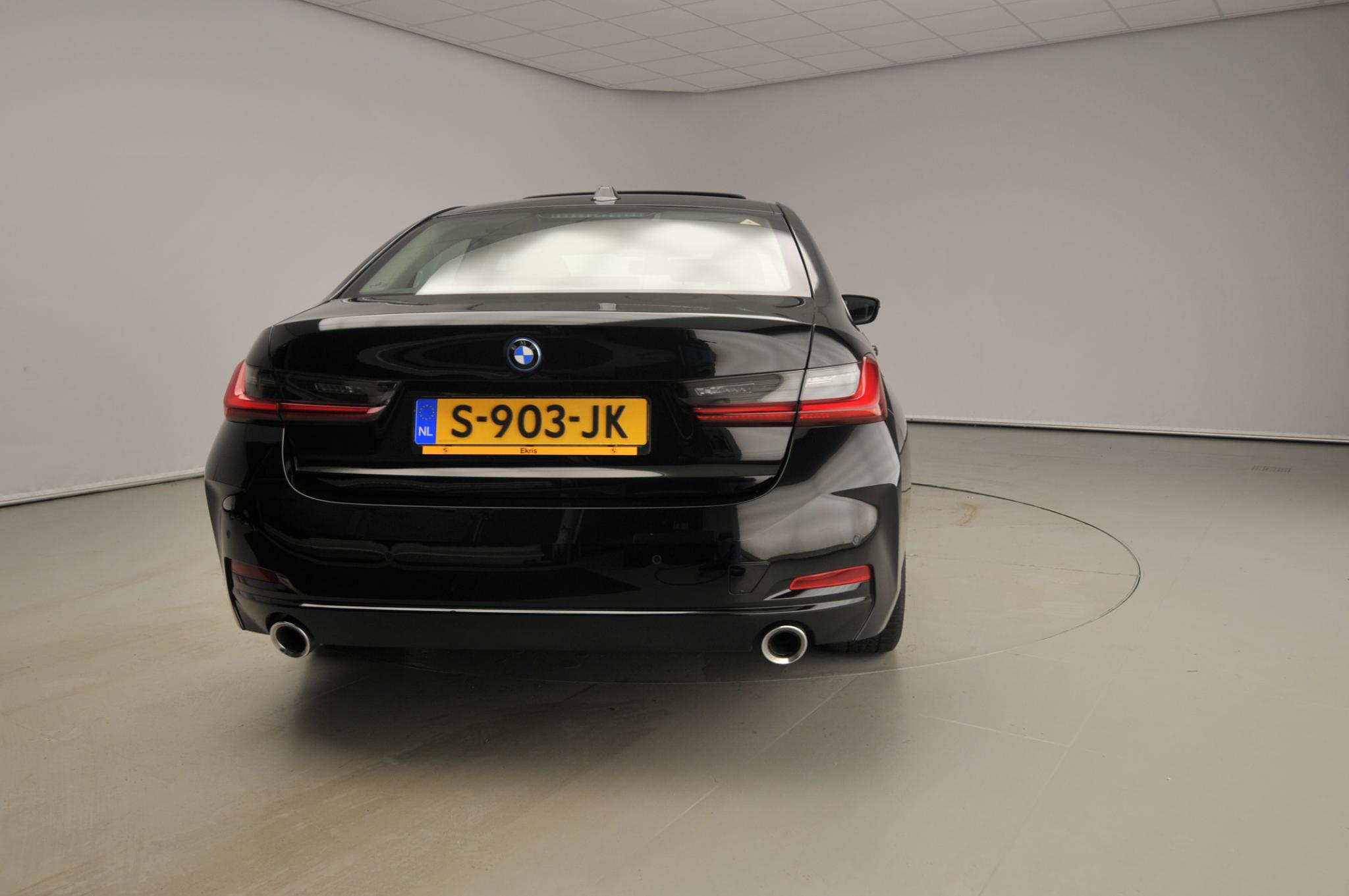 BMW 3 Serie Sedan 330e - Afbeelding 3