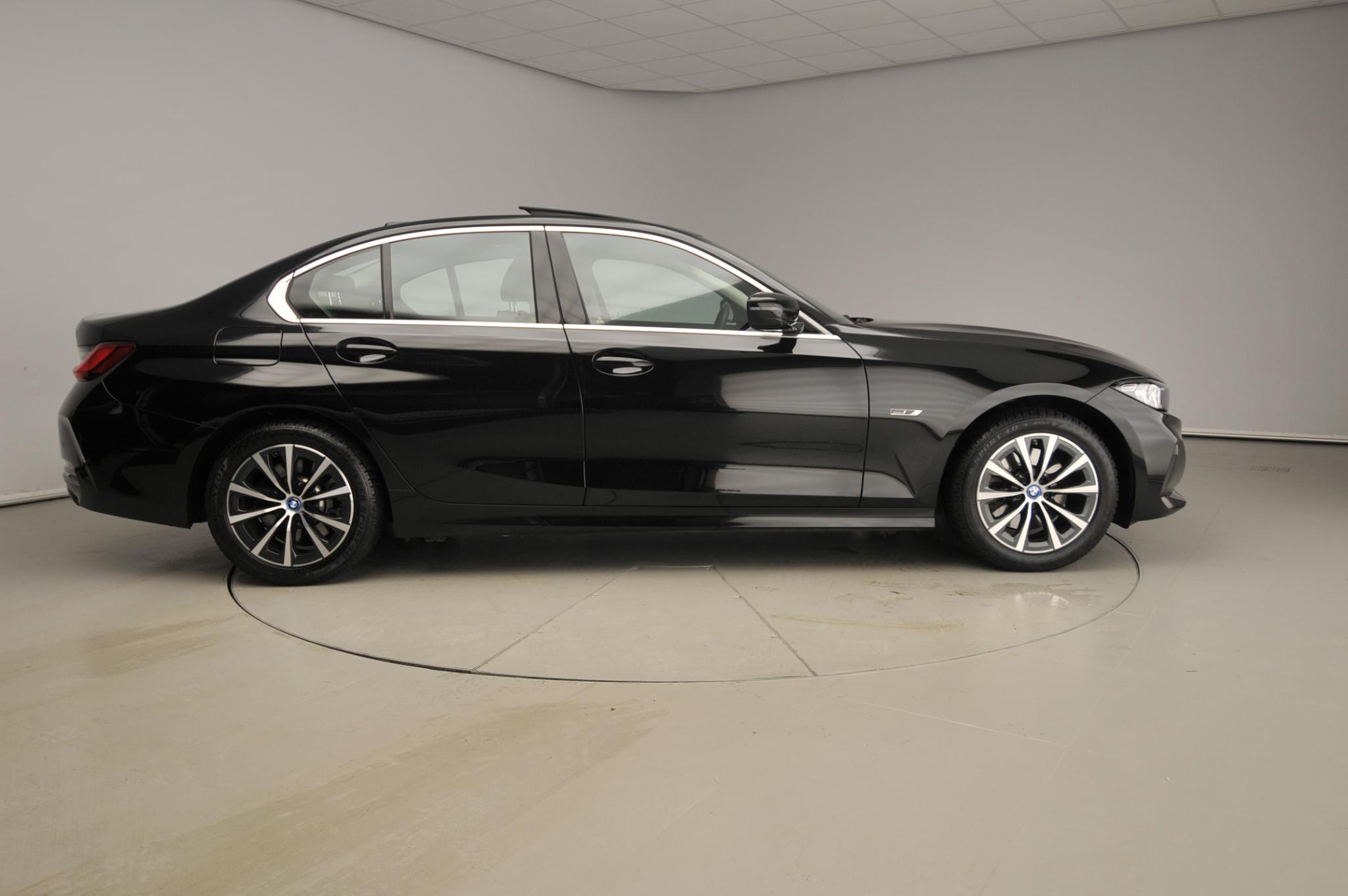 BMW 3 Serie Sedan 330e - Afbeelding 4