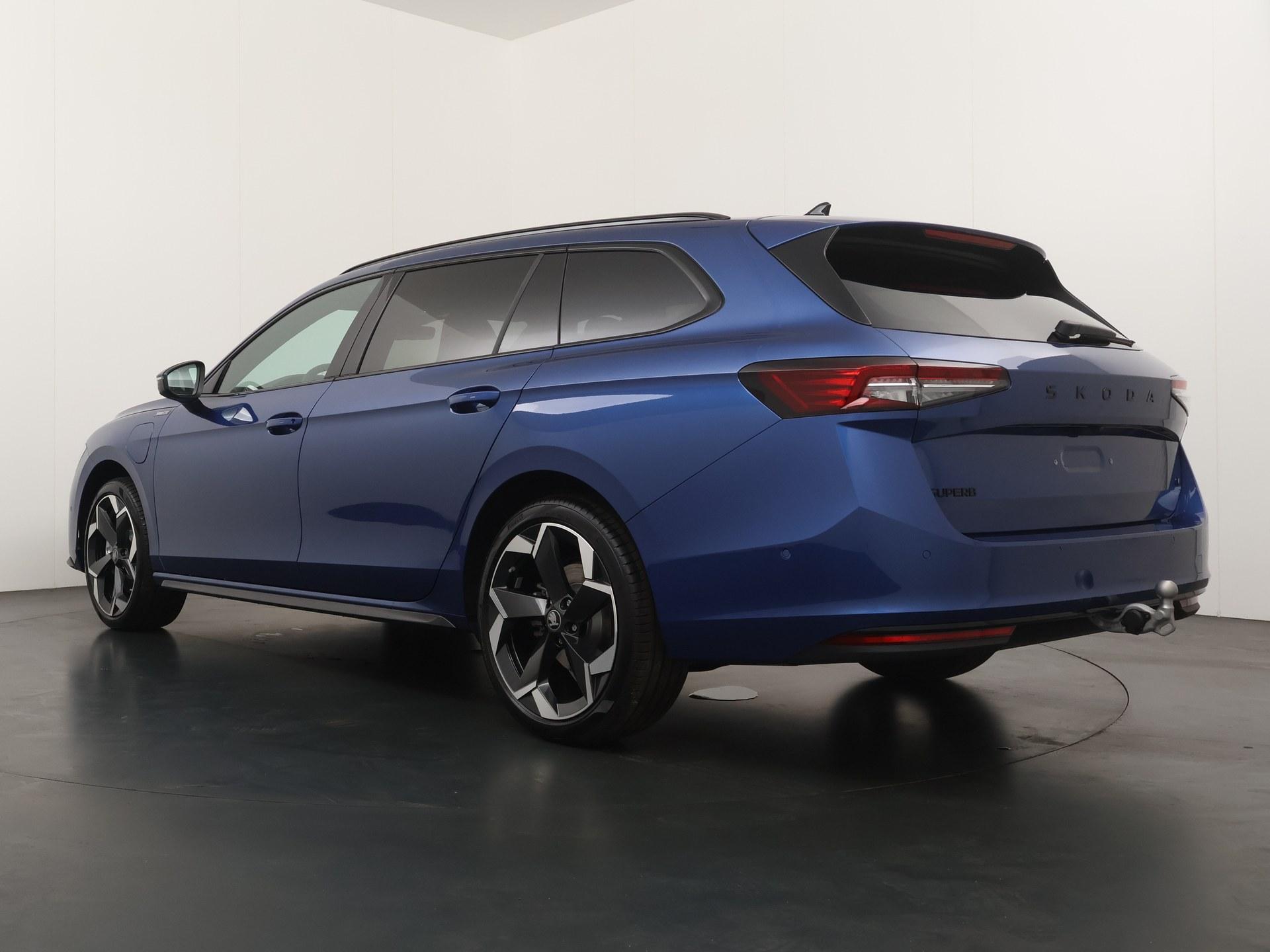 Skoda Superb Combi Sportline Business 1.5 TSI PHEV 150 kW / 204 PK Co - Afbeelding 3