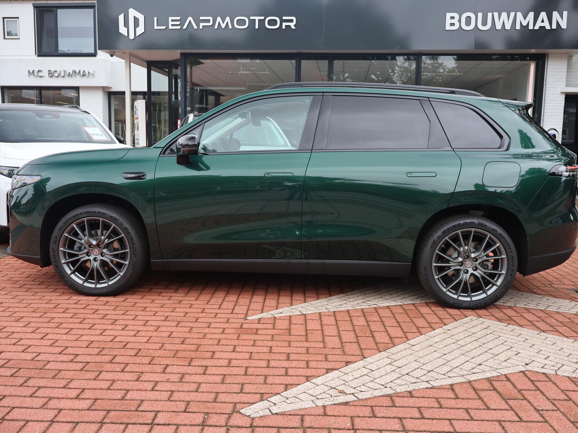 Leapmotor C10 REEV Plug-in hybride 28,4 kWh 215PK Automaat Design NIEUW, Rijklaarprijs | Panoramadak | Camera 360 | Adaptieve Cruise Control - Afbeelding 4