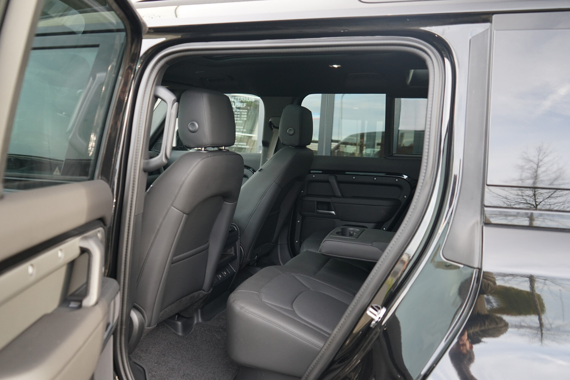 Land Rover Defender 110 P300e 110 X-Dynamic SE - Afbeelding 5