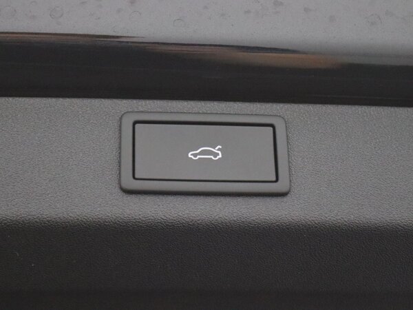 elektrisch bedienbare achterklep met sensorsturing