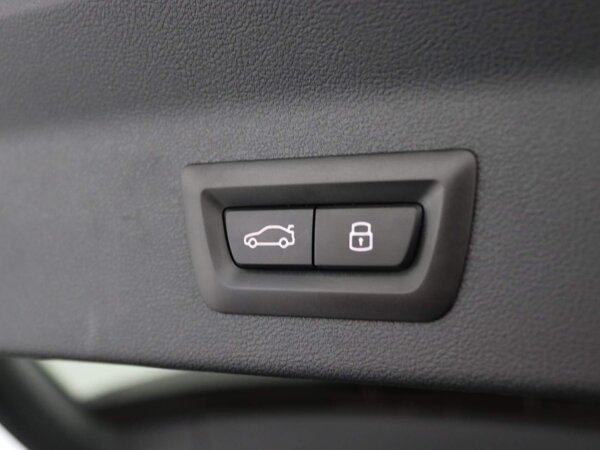 elektrisch bedienbare achterklep met sensorsturing