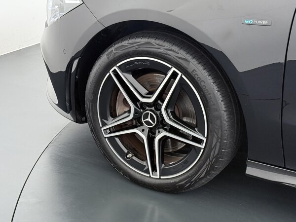 Vijf-spaak lichtmetalen AMG velgen 18"