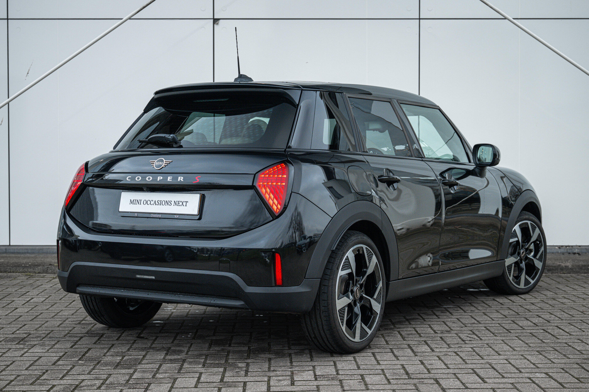 MINI Hatchback Cooper S Automaat - Afbeelding 2