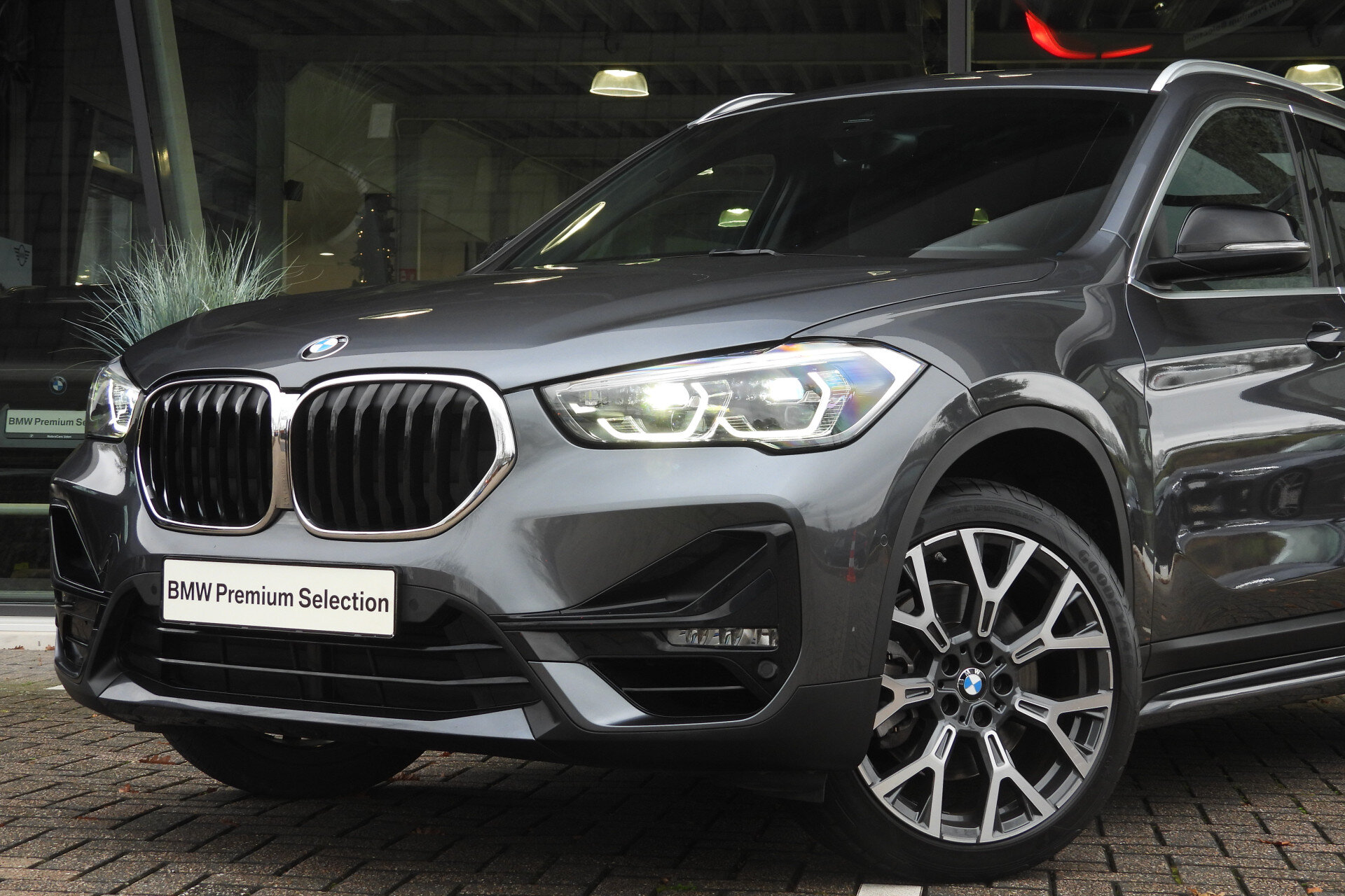 BMW X1 sDrive20i High Executive Sport Line Automaat - Afbeelding 2