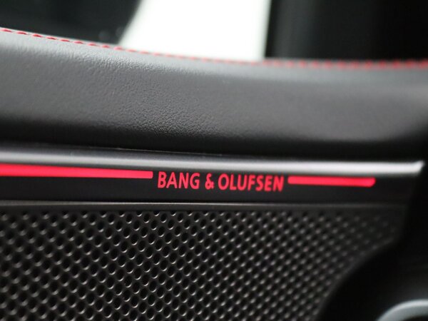 Bang & Olufsen luidsprekers in de hoofsteunen vóór