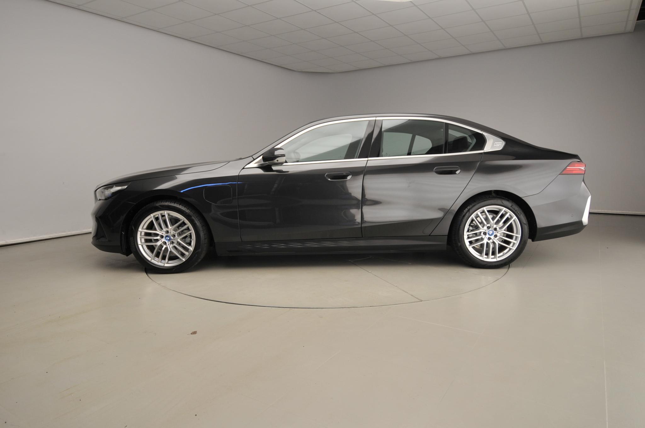 BMW 5 Serie Sedan 530e - Afbeelding 2