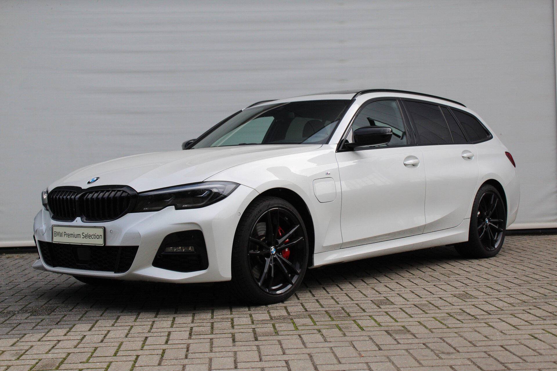 BMW 3 Serie Touring 320e High Executive M Sport Automaat