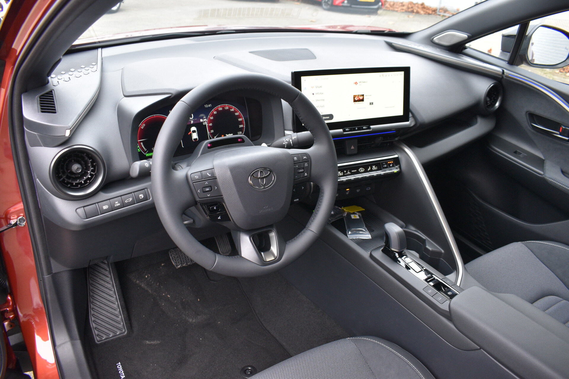 Toyota C-HR 2.0 Plug-in Hybrid 220 Executive Automaat 223pk - Afbeelding 4